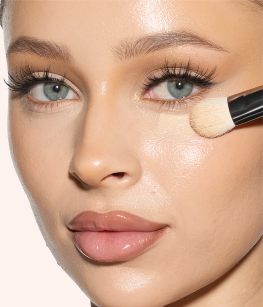 Huda Beauty Under Eye Buff Brush
